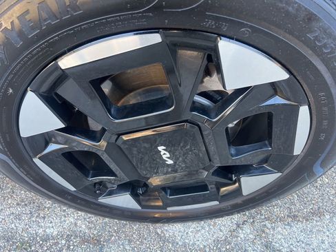 Certified 2025 Kia Carnival EX image 41