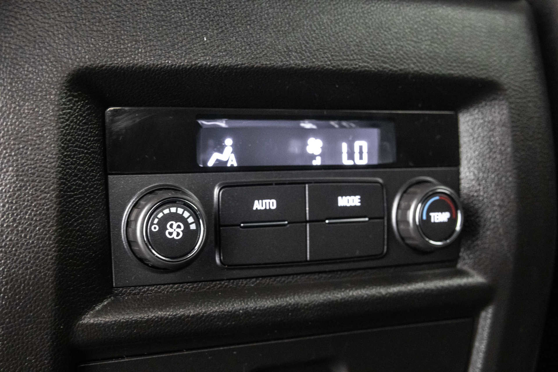 Certified 2023 Chevrolet Traverse LT AWD/4WD image 38