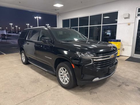 Used 2024 Chevrolet Suburban LT image 2