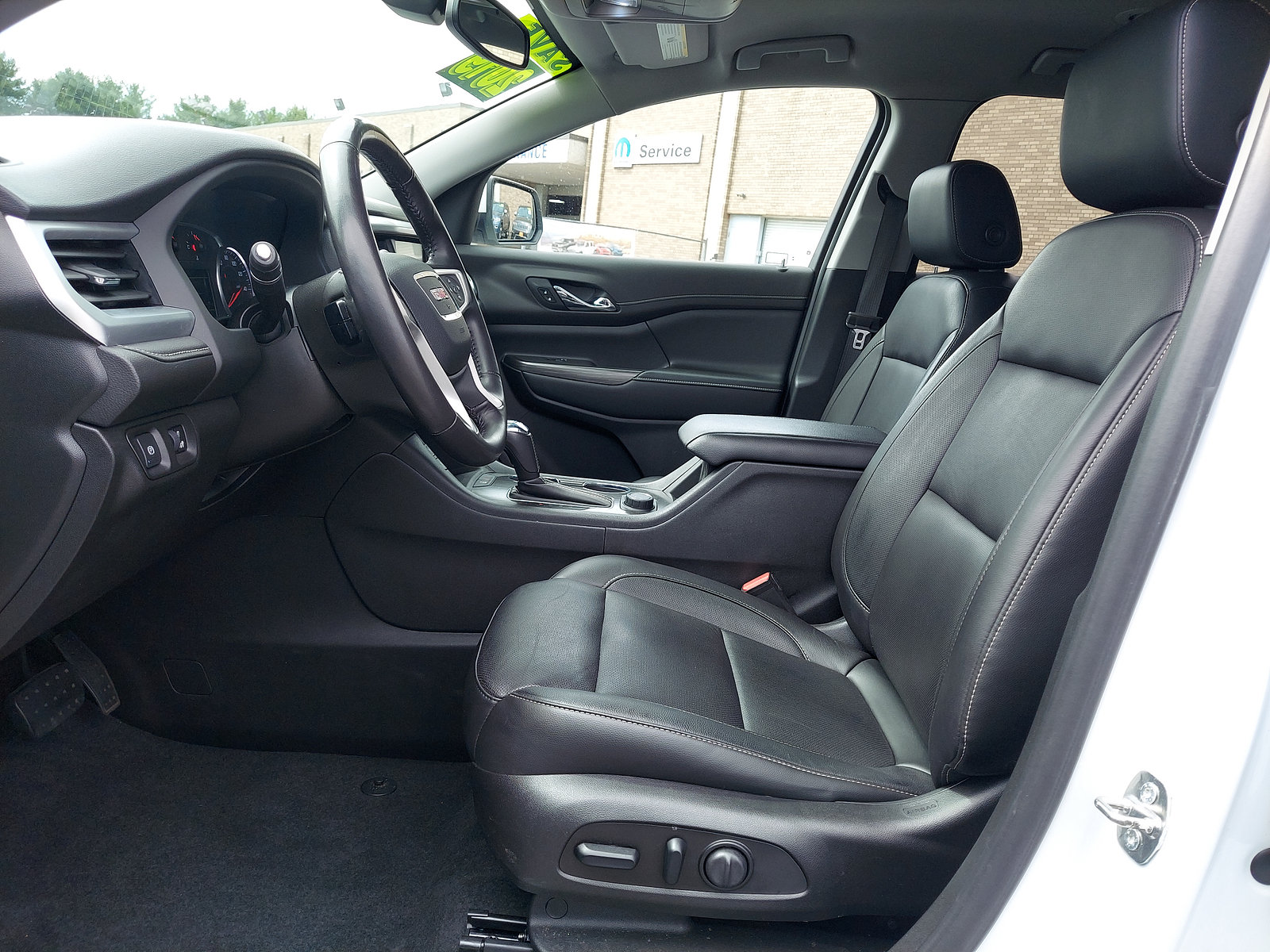 Used 2019 GMC Acadia SLT w/ LPO, Floor Liner Package FWD image 13