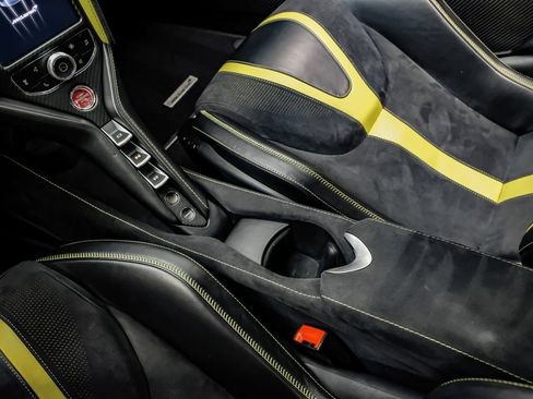 Used 2018 McLaren 720S Performance RWD image 22