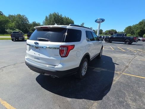 Used 2018 Ford Explorer XLT AWD/4WD image 6