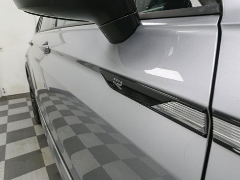 Certified 2023 Volkswagen Tiguan SE R-Line FWD image 10