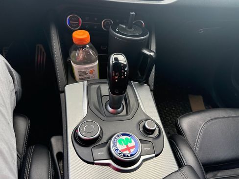 Used 2019 Alfa Romeo Stelvio Ti Sport w/ Quick Order Package 22S Sport AWD/4WD image 9
