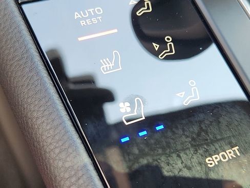 New 2026 Porsche Macan image 17