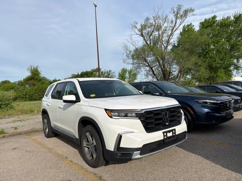 Used 2024 Honda Pilot EX-L image 4