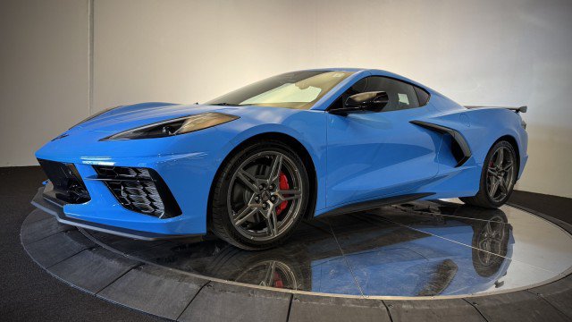 Used 2025 Chevrolet Corvette Stingray Premium Cpe w/ Z51 Performance Package RWD image 21