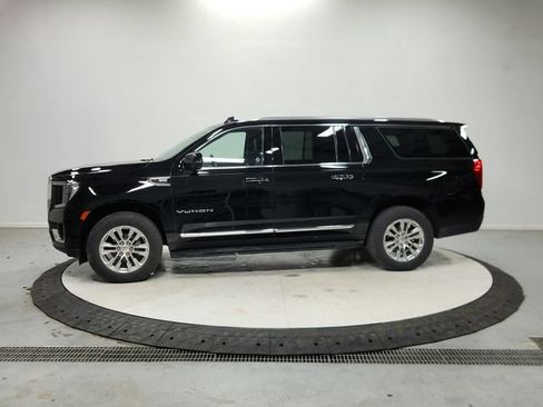 Used 2023 GMC Yukon XL SLT w/ SLT Premium Package AWD/4WD image 5