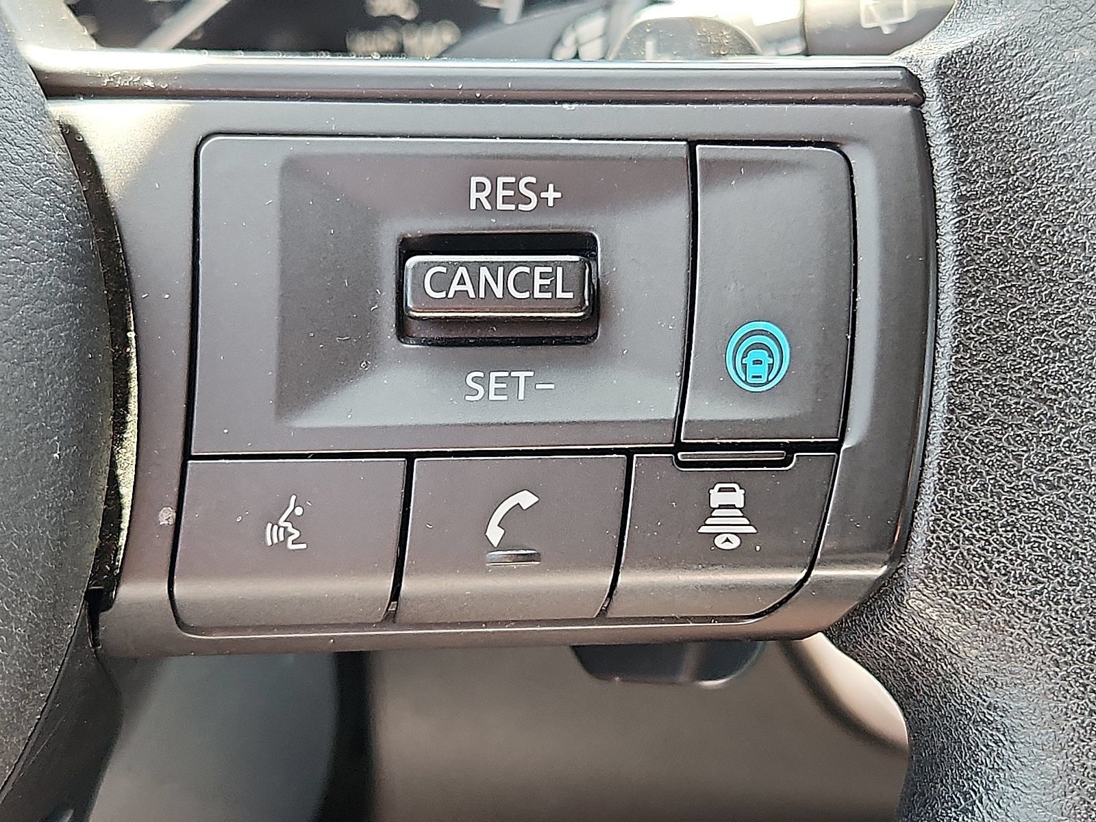 Used 2024 Nissan Rogue SV FWD image 17