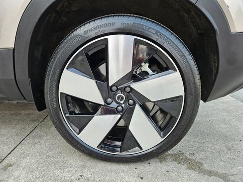 Used 2024 Volvo XC40 Recharge Ultimate w/ Protection Package Premier AWD/4WD image 9
