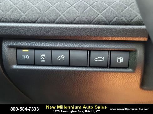 Used 2025 Toyota Camry XLE image 25