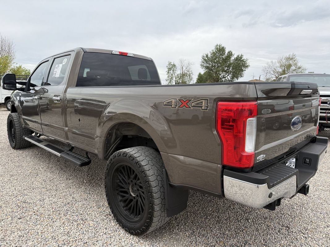 Used 2017 Ford F250 XLT w/ XLT Premium Package AWD/4WD image 8