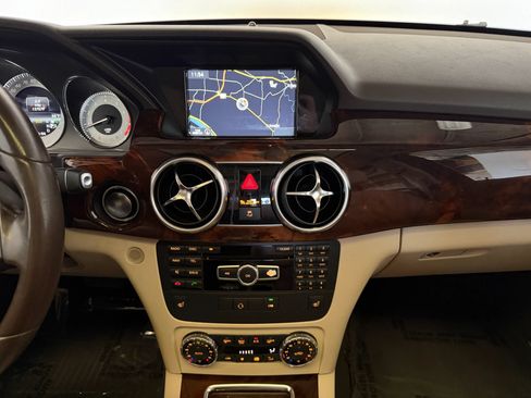 Used 2013 Mercedes-Benz GLK 350 4MATIC image 19