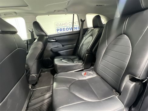 Used 2023 Toyota Highlander XLE image 22
