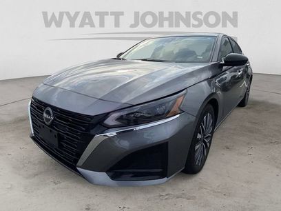 Used 2024 Nissan Altima 2.5 SV