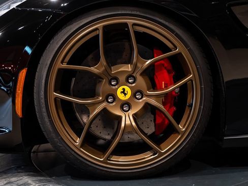 Used 2018 Ferrari GTC4Lusso AWD/4WD image 13