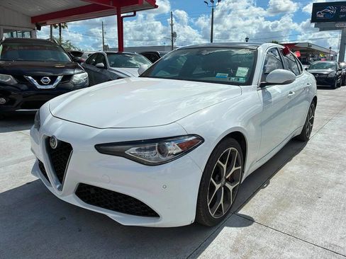 Used 2020 Alfa Romeo Giulia Ti w/ Active Blind Spot Package AWD/4WD image 4