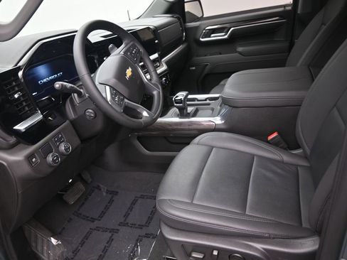 Used 2025 Chevrolet Silverado 1500 LTZ image 12