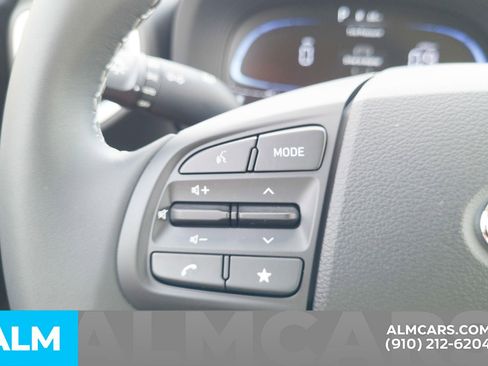 Used 2025 Hyundai Venue SEL image 27