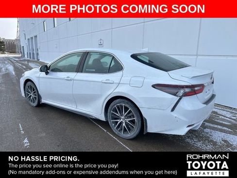 Used 2023 Toyota Camry SE image 4