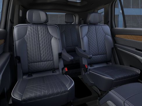 New 2026 Cadillac Vistiq Premium Luxury w/ LPO, Floor Liner Package image 17