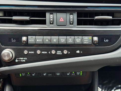 Used 2025 Lexus ES 350 Ultra Luxury w/ Accessory Package (Z1) FWD image 30
