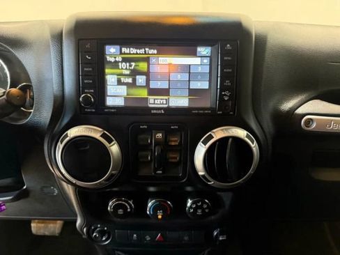 Used 2015 Jeep Wrangler Unlimited Sahara w/ Max Tow Package AWD/4WD image 14