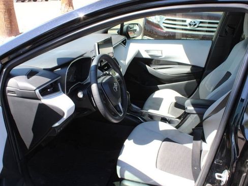 Used 2025 Toyota Corolla SE image 10