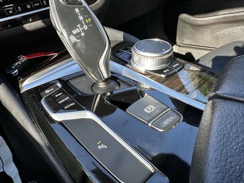 Used 2019 BMW 530i w/ Convenience Package image 38