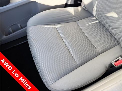 Used 2019 Toyota Highlander LE image 28