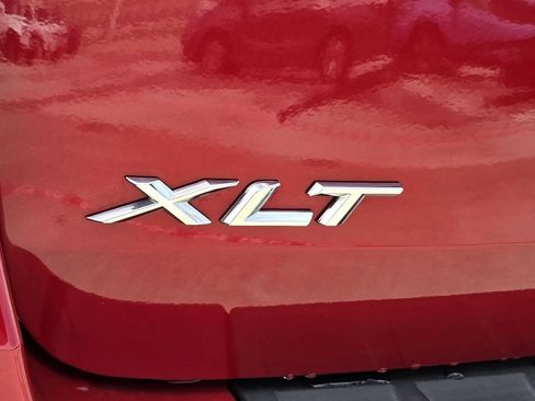 Used 2021 Ford Explorer XLT w/ Equipment Group 202A RWD image 11