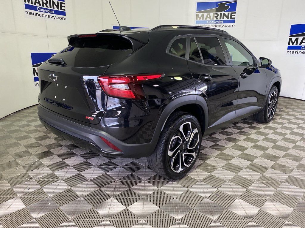 Used 2025 Chevrolet Trax RS w/ Driver Confidence Package FWD image 13