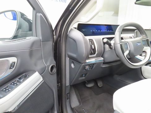 Used 2025 Ford Expedition Max Platinum w/ Platinum Ultimate Package image 60