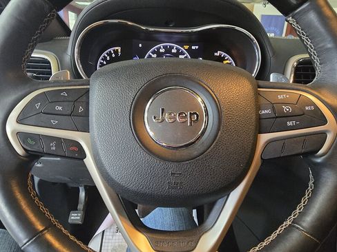 Used 2017 Jeep Grand Cherokee Overland image 28