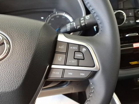 New 2026 Toyota Highlander XLE image 24