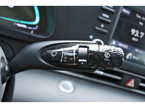 Certified 2025 Hyundai Elantra Sport FWD image 21
