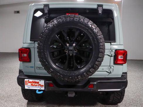 Used 2024 Jeep Wrangler Unlimited Sahara w/ Technology Group AWD/4WD image 9