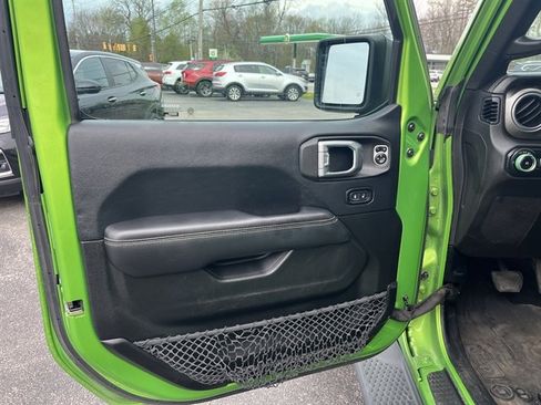 Used 2018 Jeep Wrangler Unlimited Sahara w/ Uconnect 4C Nav & Sound Group AWD/4WD image 16
