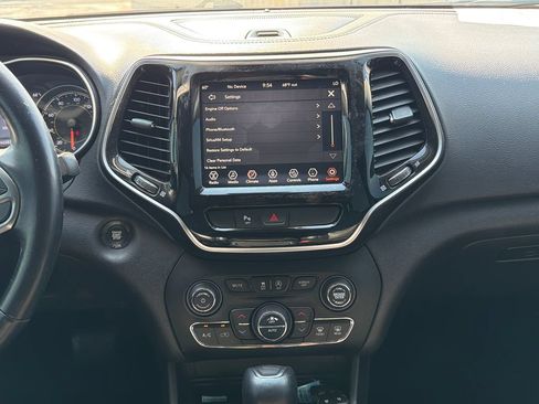 Used 2019 Jeep Cherokee Limited AWD/4WD image 16