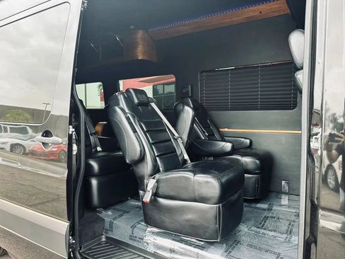Used 2014 Mercedes-Benz Sprinter 2500 image 31