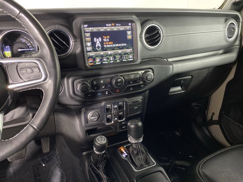 Used 2022 Jeep Wrangler Unlimited Sahara w/ Cold Weather Group image 29