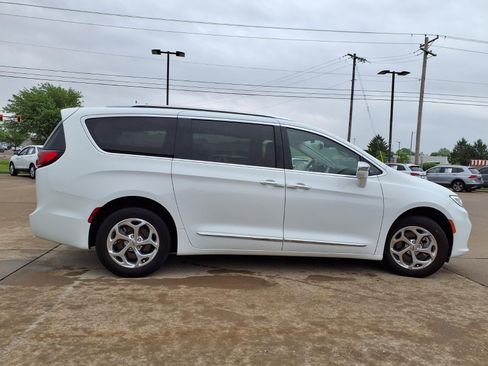 Certified 2021 Chrysler Pacifica Limited AWD/4WD image 35