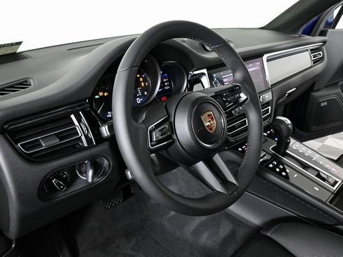 New 2025 Porsche Macan image 4