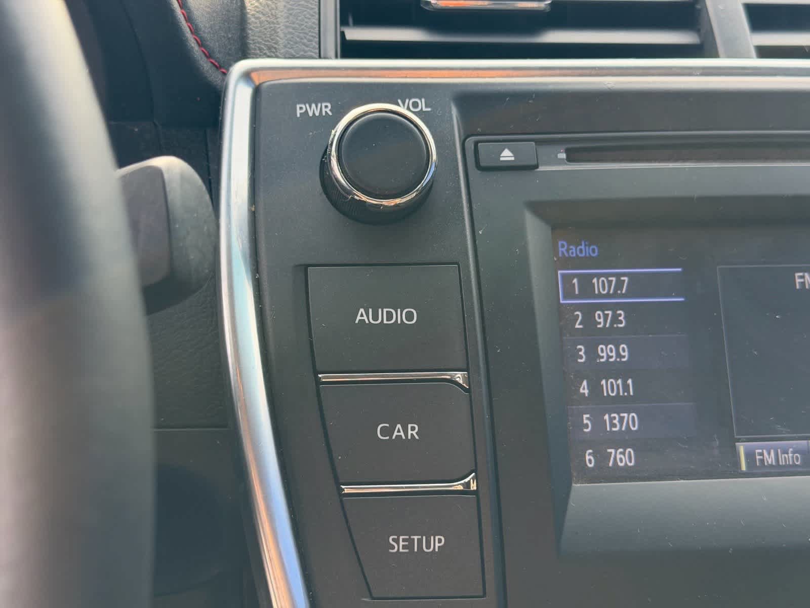Used 2017 Toyota Camry SE w/ Moonroof Package FWD image 16