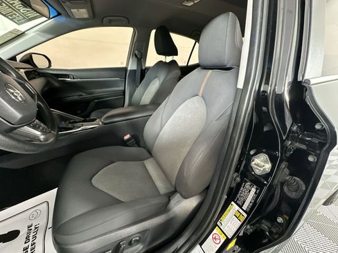 Used 2019 Toyota Camry LE FWD image 11