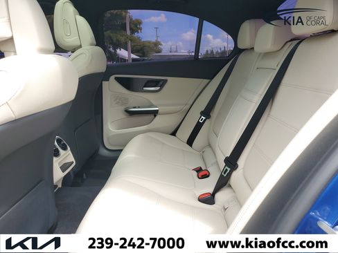 Used 2023 Mercedes-Benz C 300 Sedan image 10