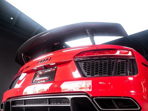 Used 2017 Audi R8 V10 w/ Carbon Exterior Package AWD/4WD image 29