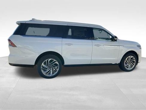 New 2026 Lincoln Navigator L Reserve image 7