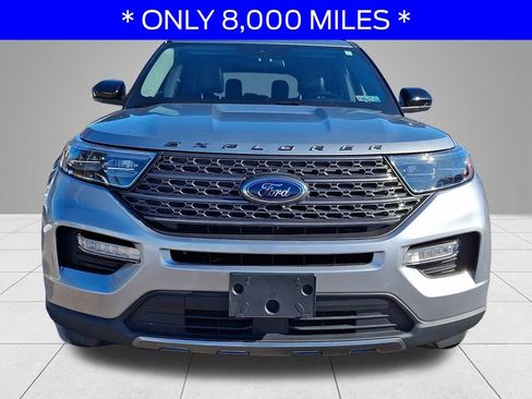 Used 2022 Ford Explorer XLT w/ Equipment Group 202A image 2