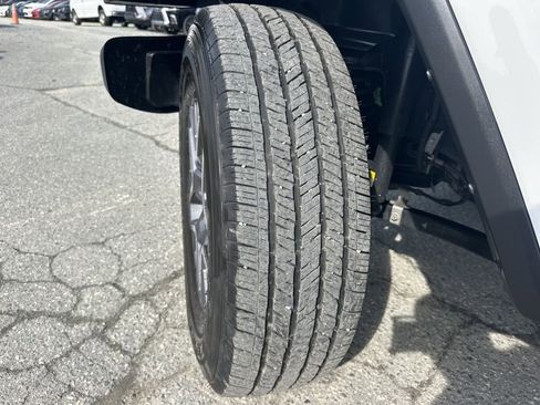 Used 2025 Jeep Wrangler Sahara image 27